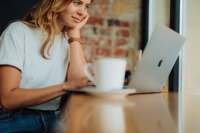 Woman_working